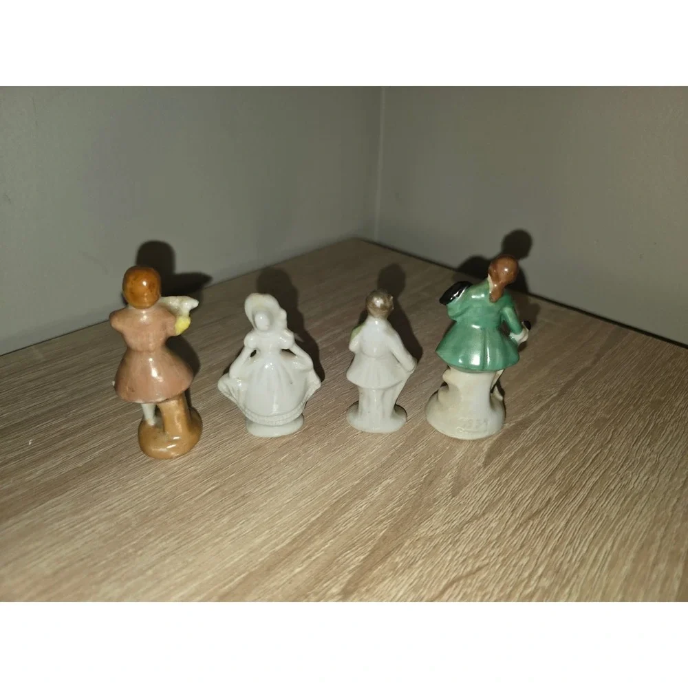 Vintage Miniature Porcelain Colonial Figurines Set of 4 Hand Painted Glazed - Picture 4 of 6